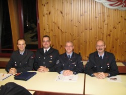 Kommandant Krau&szlig; dankte seinem tollen Team: stv. Kommandant Jonetzko, Kassier Ewert und Jugendfeuerwehrwart Gro&szlig;e (v.r.n.l.)