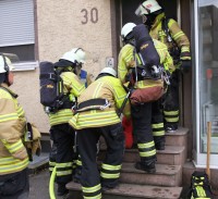 Die Person wird ins Freie verbracht