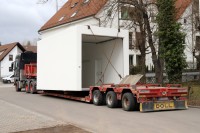Die Garage auf dem Tieflader