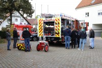 Das Fahrzeug wird bestaunt