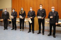 Die Beförderten: Bürgermeister Lauxmann, Stefan Zimmermann, Stefanie Gommel, Alexander Wacker, Volker Gilgenbach, Kommandant Jonetzko
