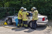 Rettungsöffnung an einem Fahrzeug mit technischem Gerät
