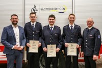 v. li.: Bürgermeister Stefan Benker, Finn Fischer, Sven Wiser, Jannik Härle, Kommandant Jürgen Jonetzko