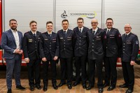 v. li.: Bürgermeister Stefan Benker, David Bauer, Philipp Burger, Christian Klos, Finn Fischer, Jens Große, Stephan Prumbs und Kommandant Jürgen Jonetzko